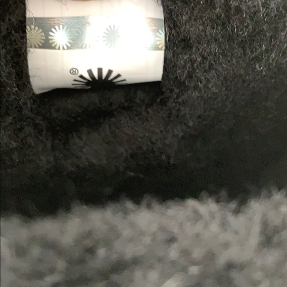 classic short black leather UGG boots ( women’s ) - Picture 5 of 5